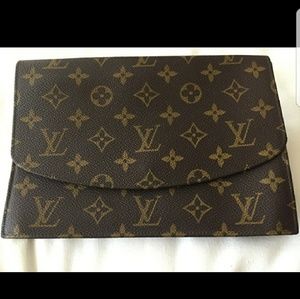 AUTHENTIC LV CLUTCH !!